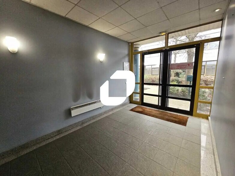 Bureau dans Villepinte à louer - Photo de l’immeuble – Image 1 sur 14