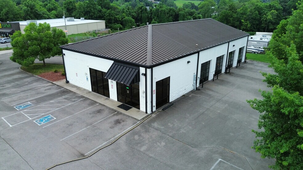 9009 Oak Ridge Hwy, Knoxville, TN à louer - Photo de l’immeuble – Image 1 sur 5