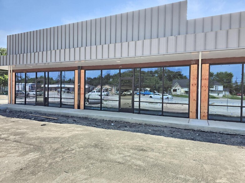 1702 Strawberry Rd, Pasadena, TX à louer - Photo de l’immeuble – Image 2 sur 7