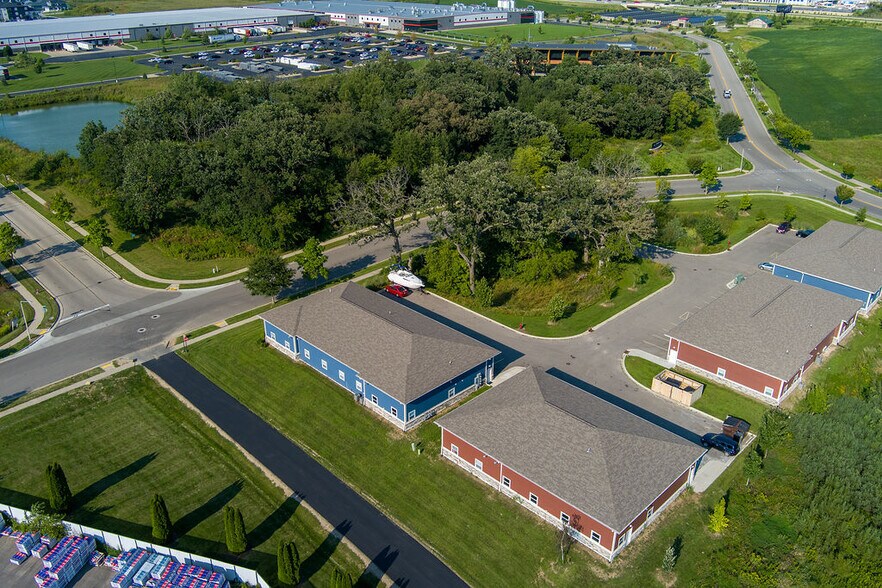 4337 Duraform Ln, Windsor, WI à vendre - Photo de l’immeuble – Image 2 sur 7