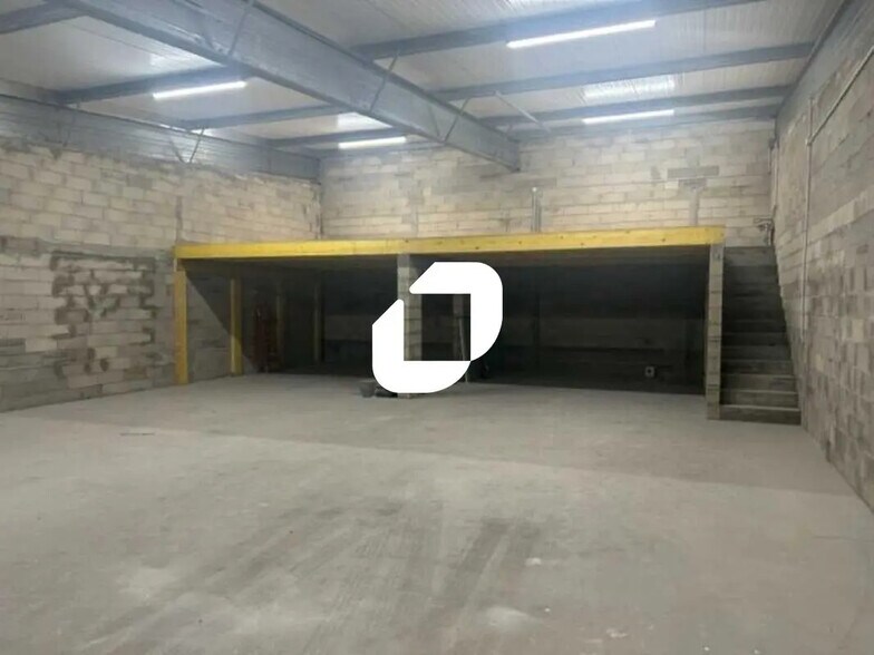 Local d’activités dans Cormeilles-en-Vexin à louer - Photo de l’immeuble – Image 3 sur 4