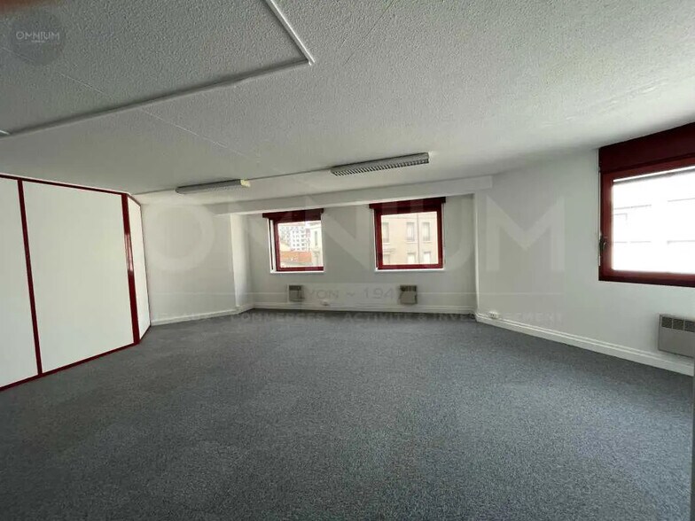 Bureau dans Lyon à louer - Photo de l’immeuble – Image 3 sur 8