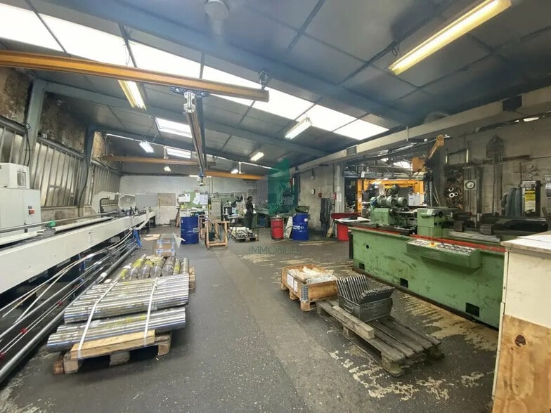 Local d'activités dans Presles à vendre - Photo de l’immeuble – Image 3 sur 12