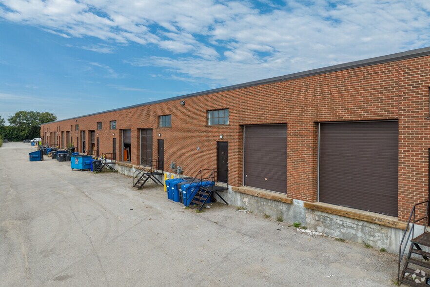 1100 Invicta Dr, Oakville, ON à louer - Photo de l’immeuble – Image 3 sur 5