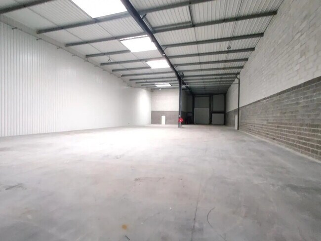 Plus de détails pour Bureau, Local d'activités à louer