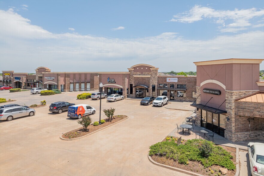 13100 Colony Pointe Dr, Yukon, OK à louer - Photo de l’immeuble – Image 3 sur 12