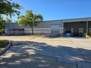 6411 Parkland Dr, Sarasota, FL à louer Photo de l’immeuble– Image 2 sur 5