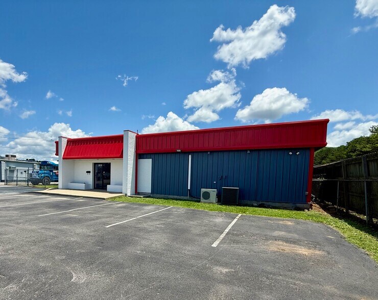 11565 Memorial Parkway Pkwy, Huntsville, AL à louer - Photo de l’immeuble – Image 2 sur 12