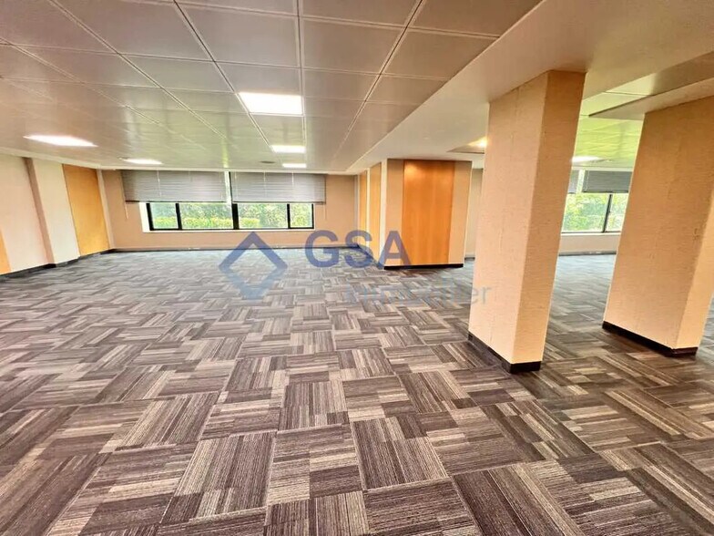 Bureau dans Lieusaint à louer - Photo intérieure – Image 3 sur 9