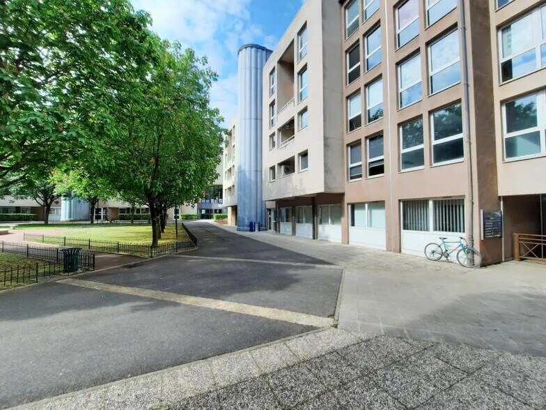 105 Rue Du Faubourg Madeleine, Orléans à louer - Photo de l’immeuble – Image 2 sur 4