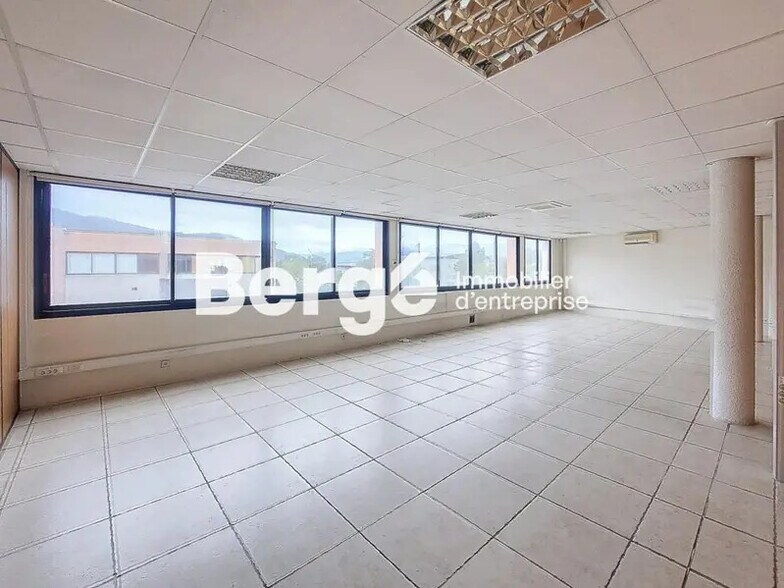 Bureau dans Mandelieu-la-Napoule à vendre - Photo intérieure – Image 1 sur 5
