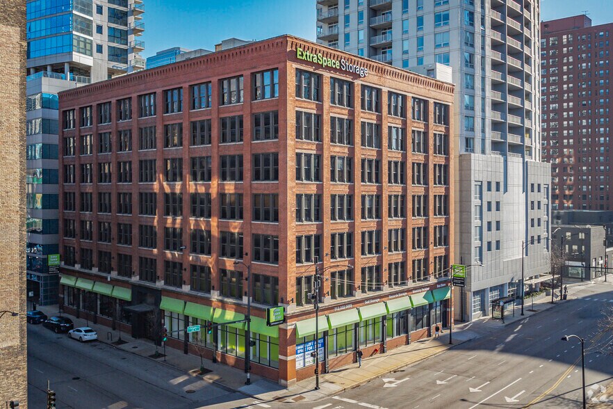 333 W Ohio St, Chicago, IL à louer - Photo de l’immeuble – Image 3 sur 14