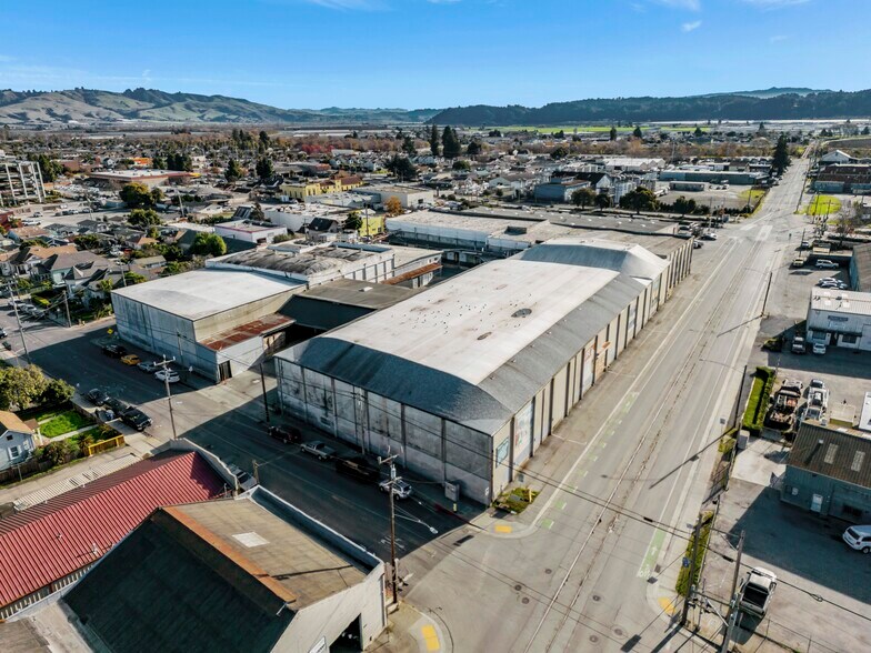 114 Walker St, Watsonville, CA à louer - Photo de l’immeuble – Image 2 sur 3