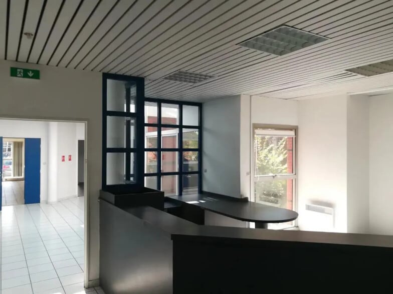 1 Rue Blaise Pascal, Trappes à vendre - Photo de l’immeuble – Image 3 sur 6
