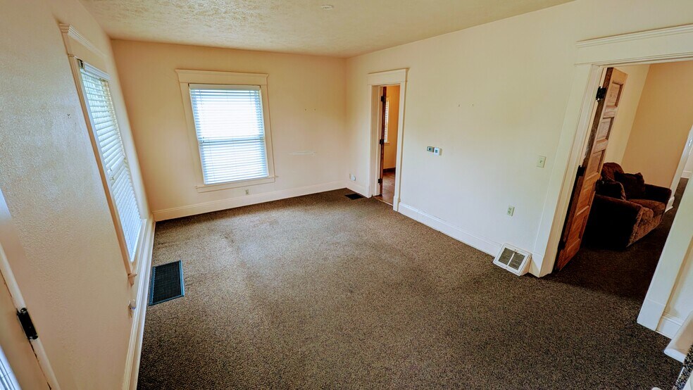 607 Lincolnway W, Mishawaka, IN à louer - Photo de l’immeuble – Image 2 sur 16