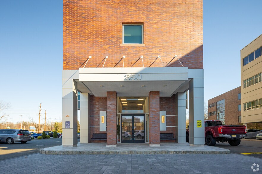 350 W Passaic St, Rochelle Park, NJ à louer - Photo de l’immeuble – Image 2 sur 8