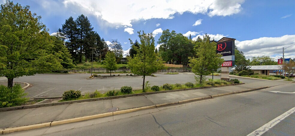145 Redwood Hwy, Cave Junction, OR à vendre - Photo de l’immeuble – Image 3 sur 5