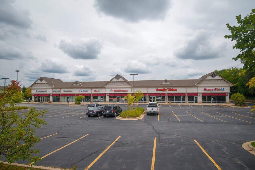 3106-3108 Three Oaks Rd, Cary, IL à louer - Photo de l’immeuble – Image 1 sur 8
