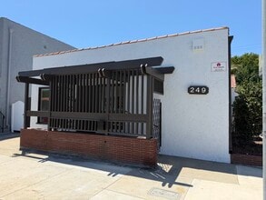 249 Redondo Ave, Long Beach, CA à louer Photo de l’immeuble– Image 1 sur 10
