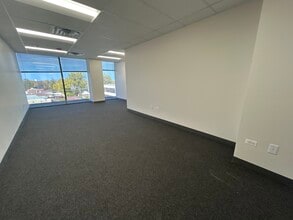 3525 W Peterson Ave, Chicago, IL à louer Photo de l’immeuble– Image 2 sur 2