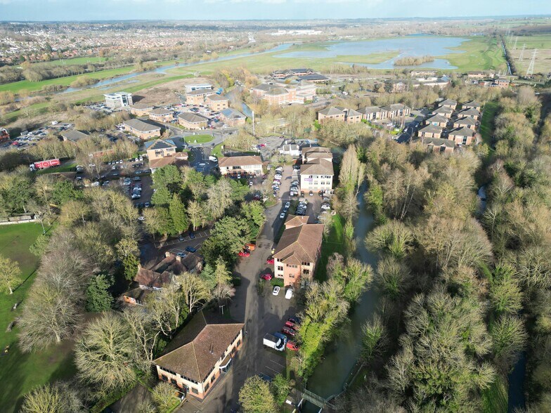 4 Rushmills, Northampton à vendre - Photo de l’immeuble – Image 3 sur 6
