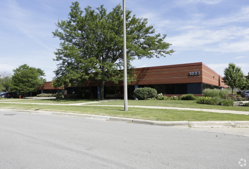 1833 Centre Point Cir, Naperville, IL à vendre - Photo de l’immeuble – Image 3 sur 13