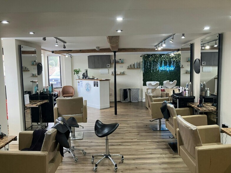 107-109 High St, Collingham à vendre - Photo de l’immeuble – Image 3 sur 23