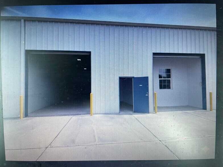 18440 Paulson Dr, Port Charlotte, FL à louer - Photo de l’immeuble – Image 2 sur 11