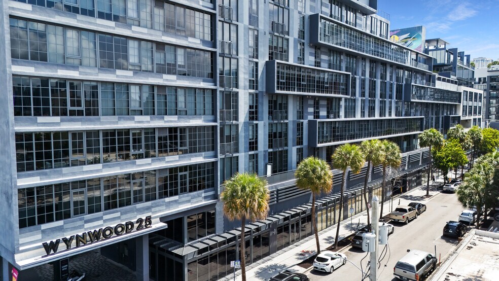 240 NW 25th St, Miami, FL à louer - Photo de l’immeuble – Image 3 sur 19