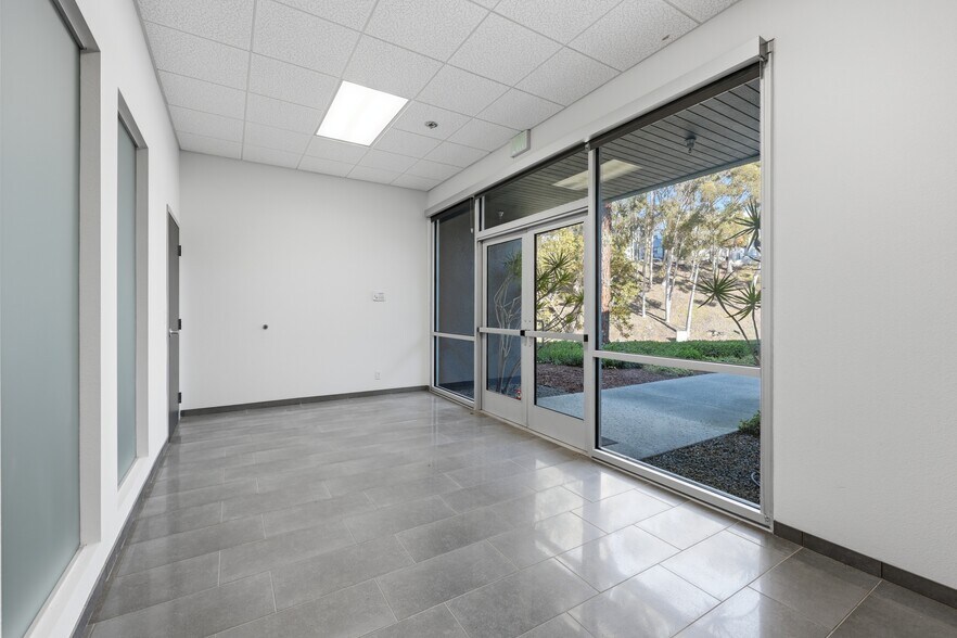9170-9190 Camino Santa Fe, San Diego, CA à vendre - Photo intérieure – Image 2 sur 72