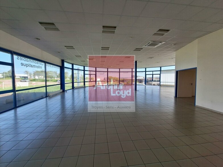 Local commercial dans Auxerre à louer - Photo intérieure – Image 1 sur 12