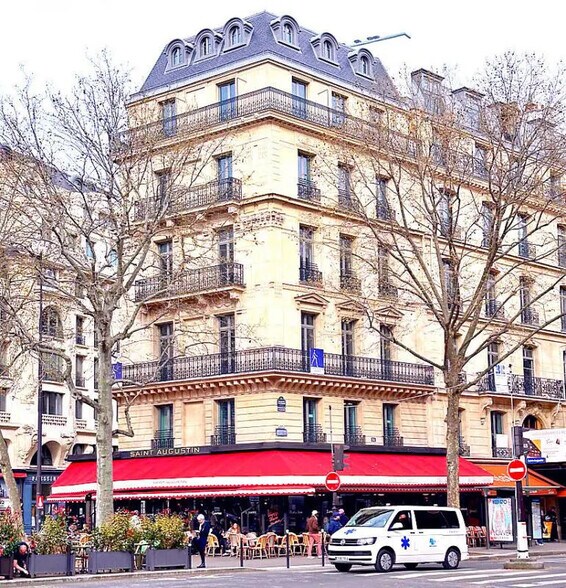 Local d’activités dans Paris à louer - Photo de l’immeuble – Image 1 sur 23
