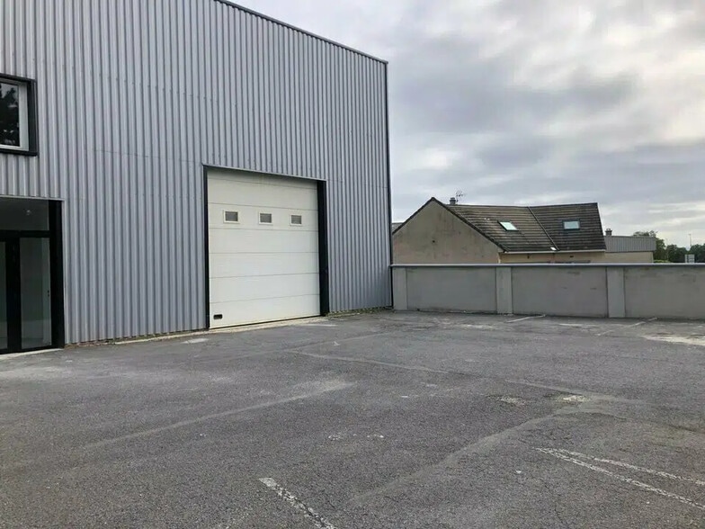 Local d'activités dans Tinqueux à vendre - Photo de l’immeuble – Image 2 sur 12
