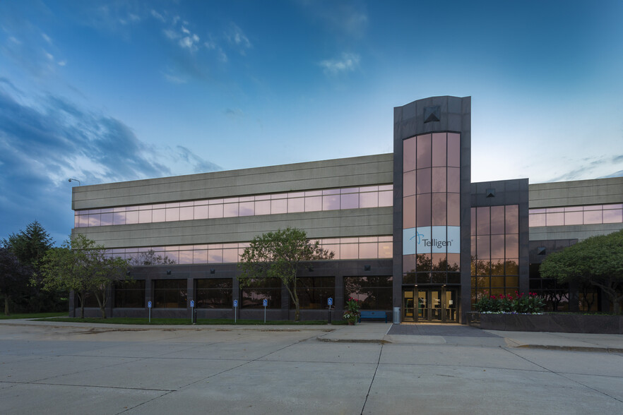 1776 West Lakes Pky, West Des Moines, IA à louer - Photo de l’immeuble – Image 1 sur 7
