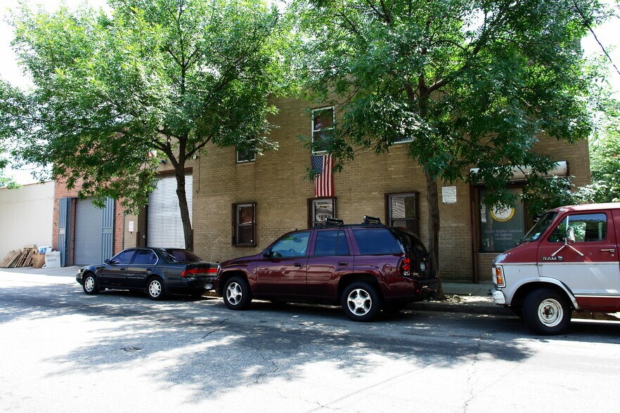 162-20 77th Rd, Flushing, NY à vendre - Photo principale – Image 3 sur 21