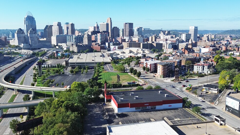 1400 Reading Rd, Cincinnati, OH à vendre - Photo de l’immeuble – Image 1 sur 5