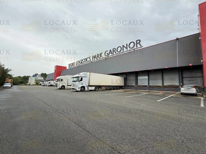 Local d’activités dans Le Blanc-Mesnil à louer - Photo de l’immeuble – Image 3 sur 11