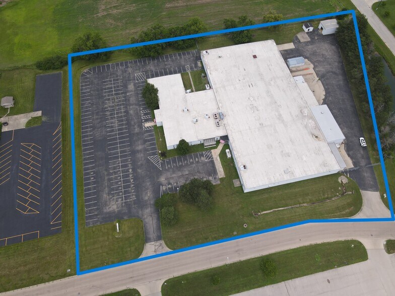 325 Carr Dr, Brookville, OH à vendre - Photo de l’immeuble – Image 2 sur 23