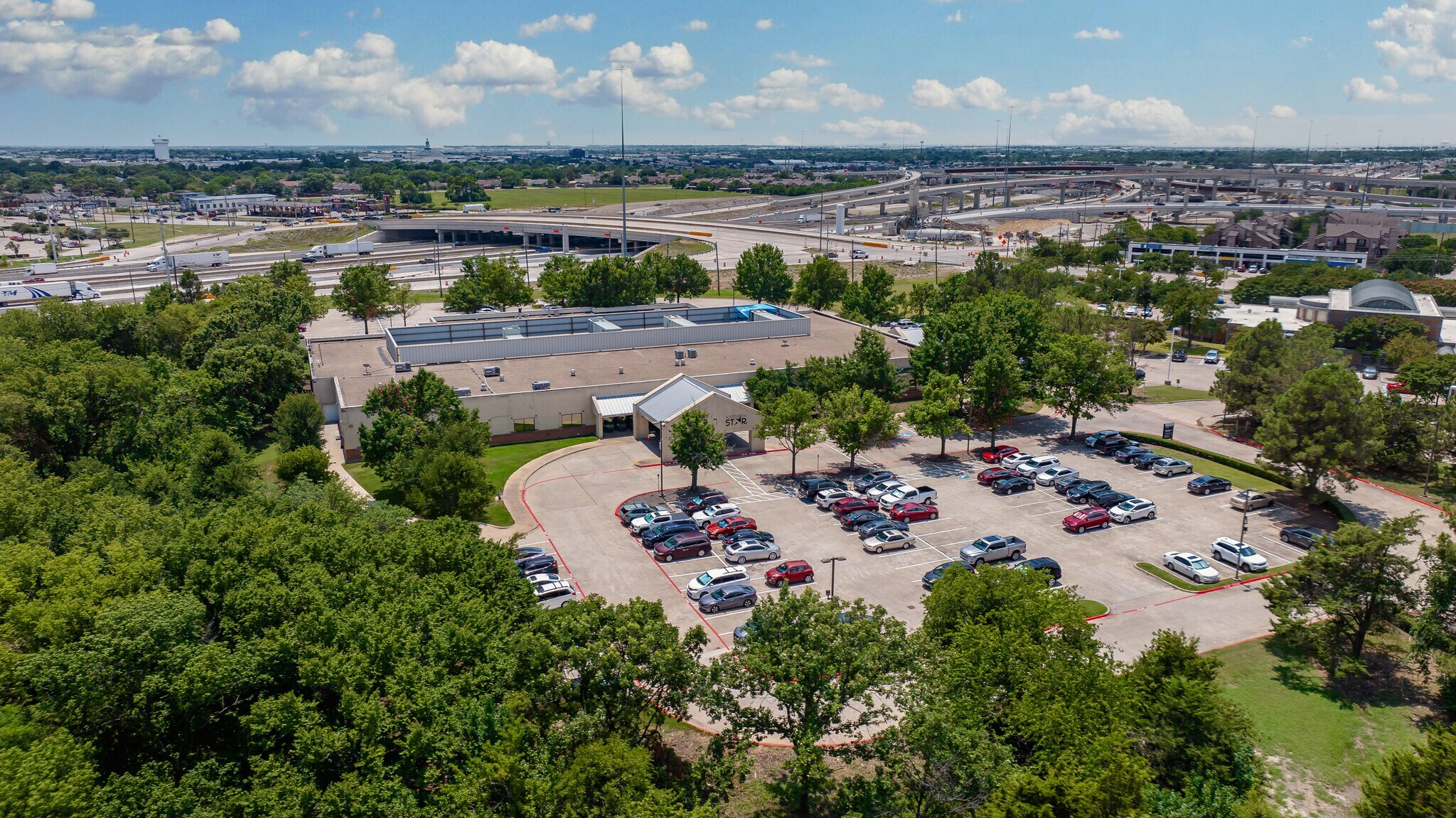 1600 Republic Pky, Mesquite, TX à louer Photo de l’immeuble– Image 1 sur 41
