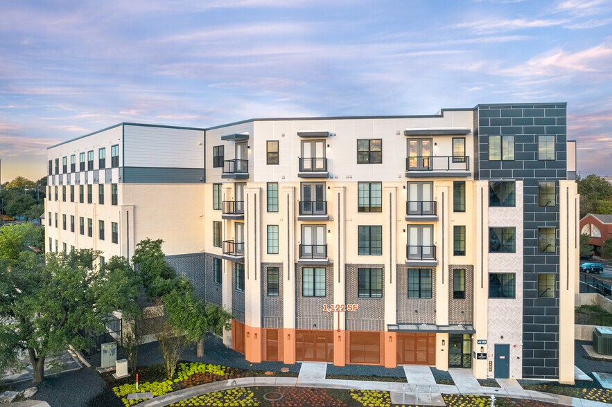 418 E Highland Mall Blvd, Austin, TX à louer - Photo de l’immeuble – Image 1 sur 3