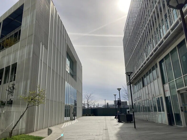 Bureau dans Paris à louer - Photo de l’immeuble – Image 2 sur 15