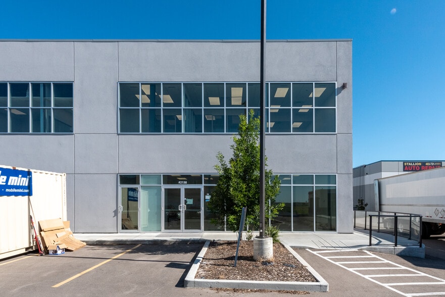 3730 108 Ave NE, Calgary, AB à vendre - Photo de l’immeuble – Image 2 sur 5