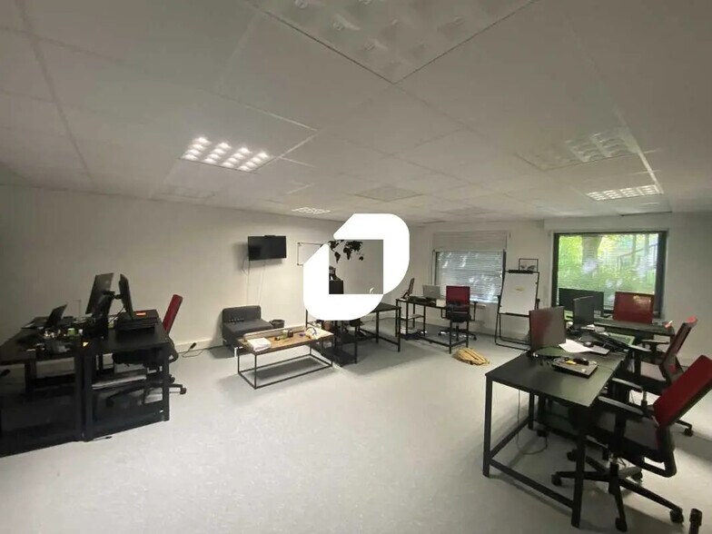 Bureau dans Cergy à louer - Photo de l’immeuble – Image 1 sur 9