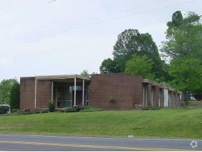 1822 N Fayetteville St, Asheboro, NC à louer - Photo de l’immeuble – Image 2 sur 11