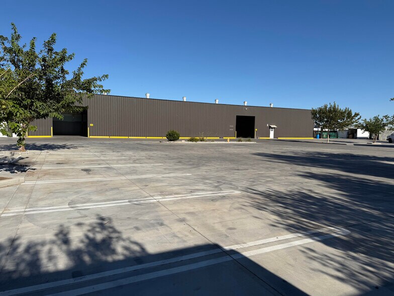 13586 Central Rd, Apple Valley, CA à louer - Photo de l’immeuble – Image 3 sur 3