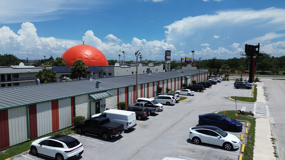 5405 W Irlo Bronson Memorial Hwy, Kissimmee, FL à louer - Photo de l’immeuble – Image 2 sur 9