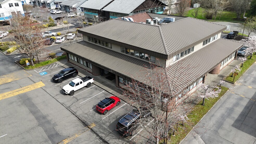 911 Hildebrand Ln NE, Bainbridge Island, WA à vendre - Photo de l’immeuble – Image 3 sur 3