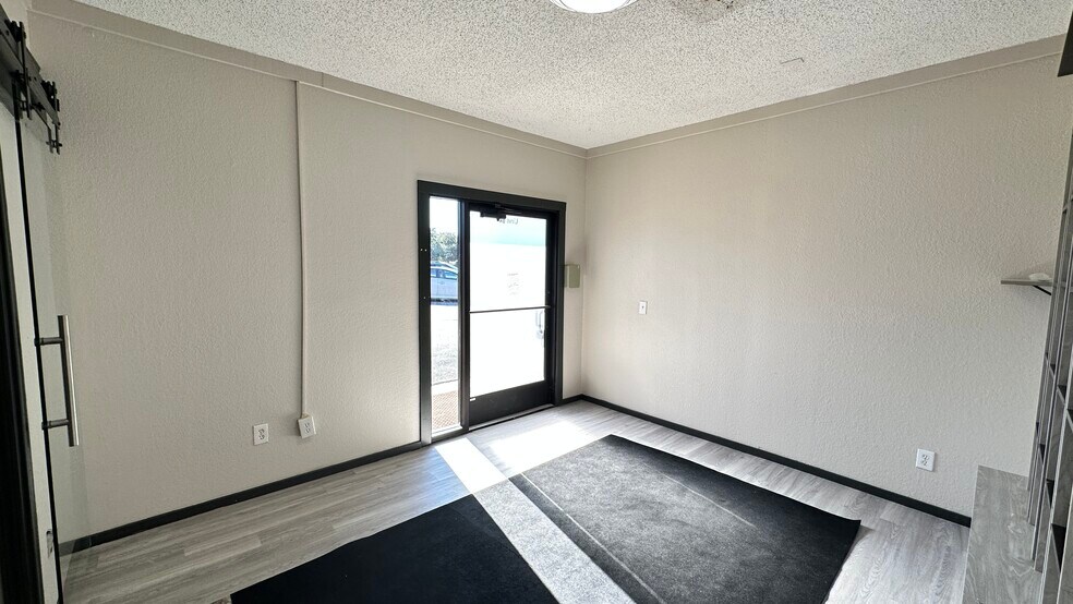 4119 W FM 2147, Cottonwood Shores, TX à louer - Photo intérieure – Image 3 sur 41