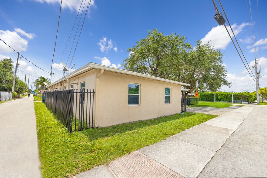 2247 Simms St, Hollywood, FL à vendre - Photo de l’immeuble – Image 3 sur 22