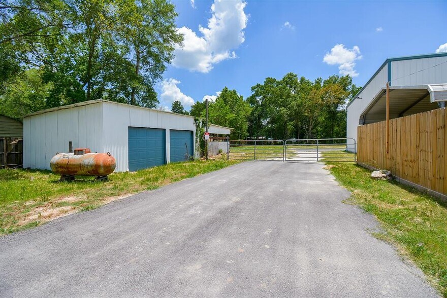 22316 E Martin Dr, Porter, TX à vendre - Photo de l’immeuble – Image 3 sur 33